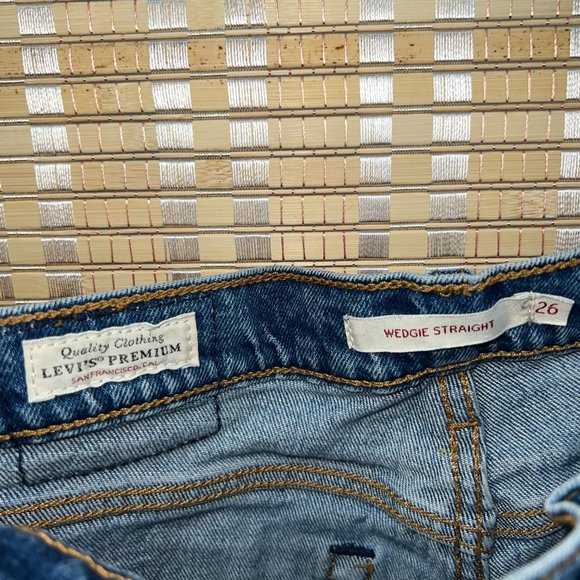 Levi's Wedgie Raw Hem High Waist Straight Leg Jeans in Love Triangle - Picture 4 of 5